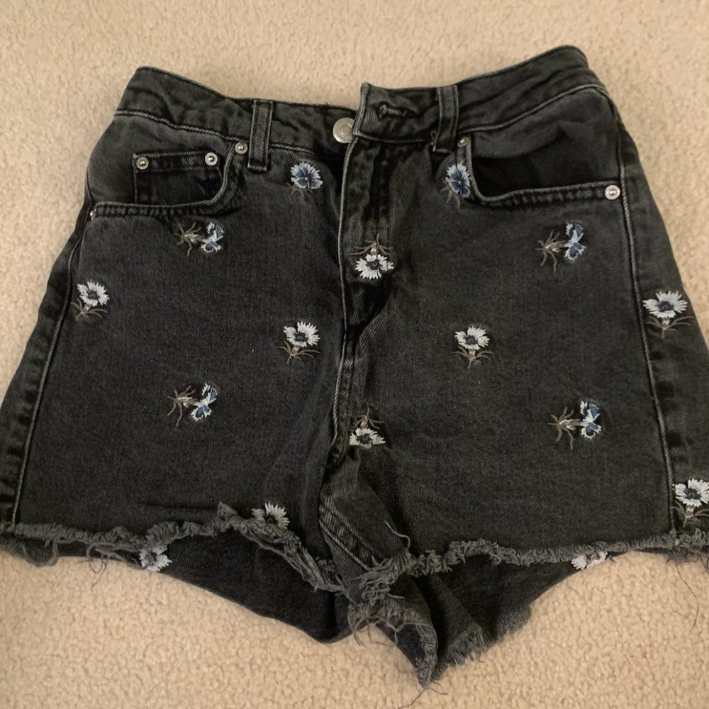 NEW Topshop High-Waisted Jean Shorts Size 0 ❤️ PART OF CLOSET BUNDLE OFFER ❤️
